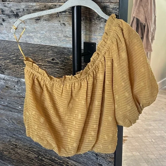 ASTR Jacquard One-Shoulder Bubble Hem Blouse | Mustard | Size S | NWOT - Picture 3 of 7